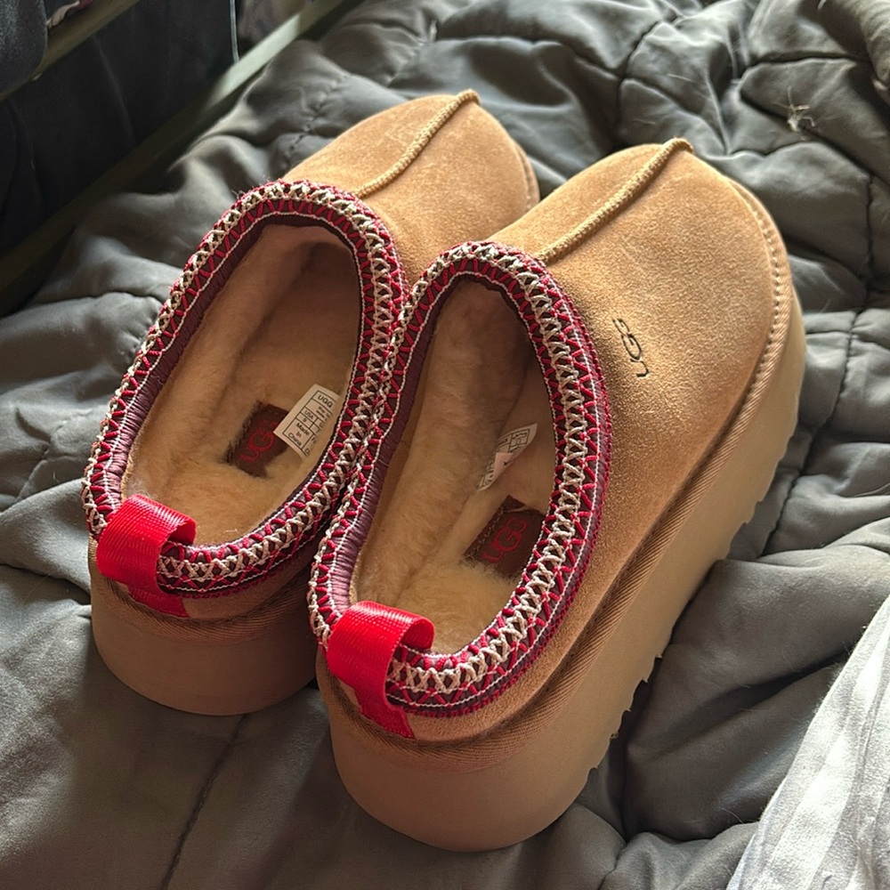 Women’s “UGG” Tazz Slippers